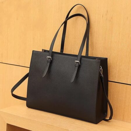 Large capacity shoulder bag